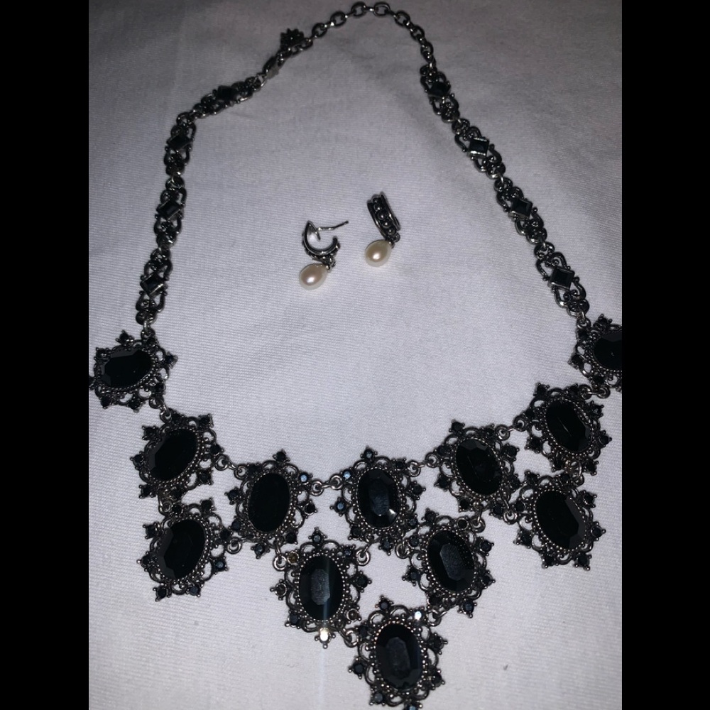 Black chunky necklace and pearl ear rings bundle
